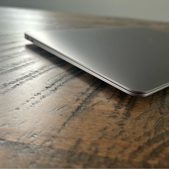 Apple 13-inch MacBook Air - Picture 3 of 10